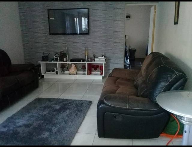 7 BEDROOM HOUSE FOR SALE IN CRAIGIEBURN